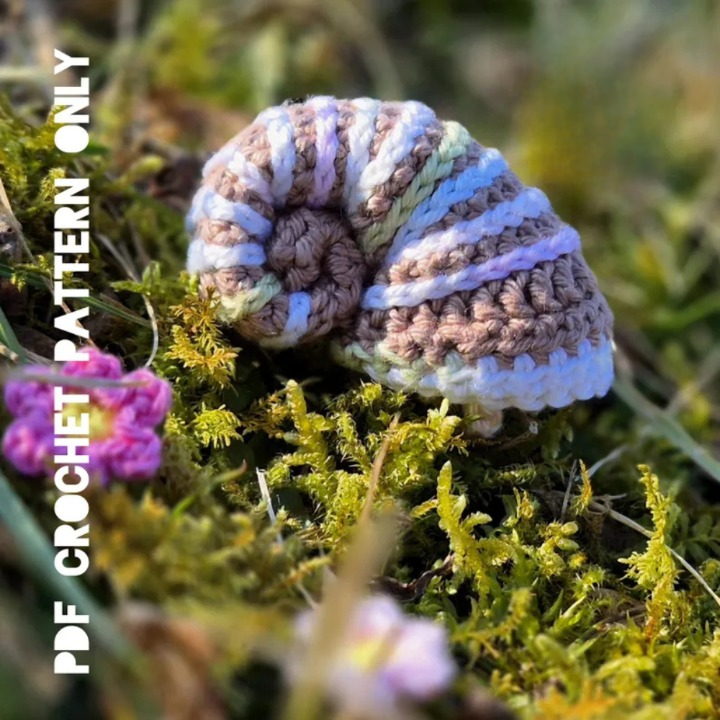 Little SNAIL goes back into his shell Crochet PATTERN